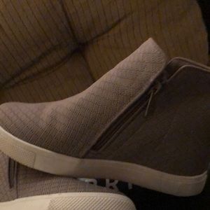 Size 9.5 torrid hidden wedge shoes wide width